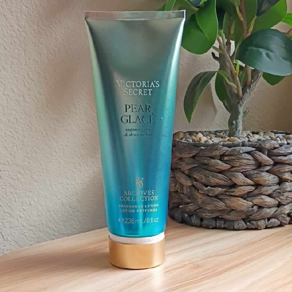 Victoria's Secret Pear Glacé Fragrance Lotion - Teal